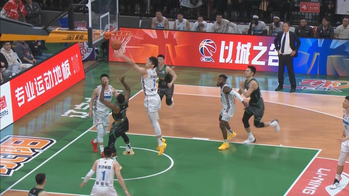 曾凡博釘板血帽弗格上籃 本場(chǎng)個(gè)人第6個(gè)蓋帽！