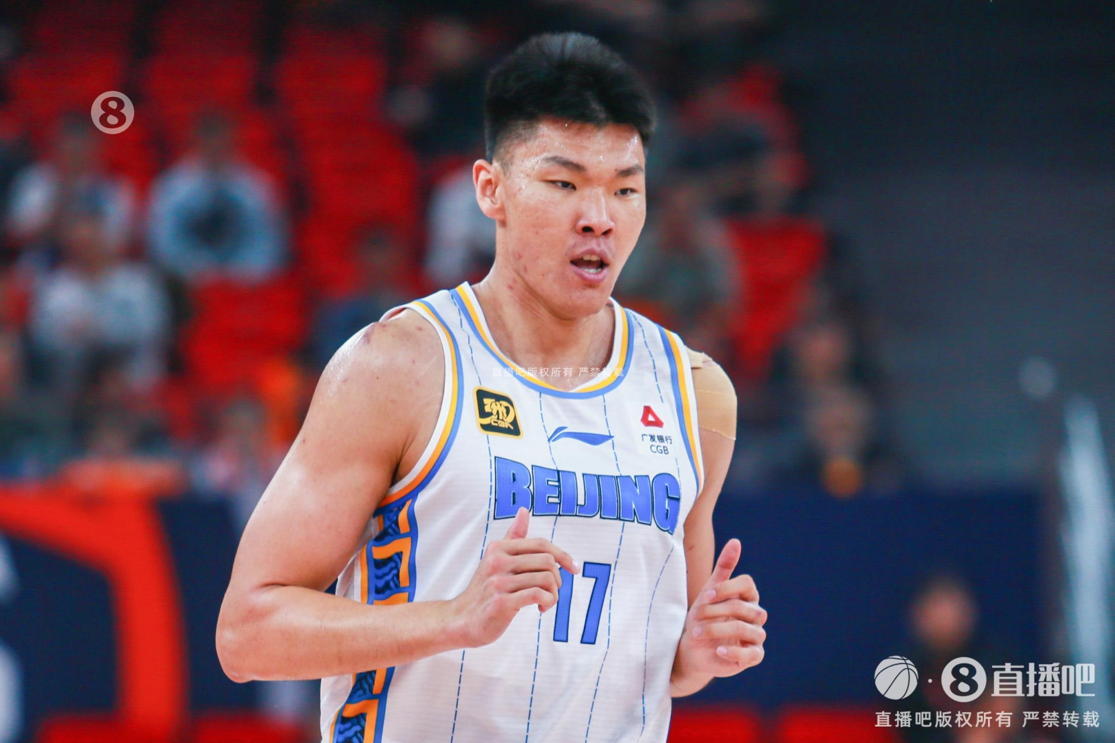 進(jìn)攻端把握機(jī)會(huì)不錯(cuò)！范子銘10投7中貢獻(xiàn)16分3助攻