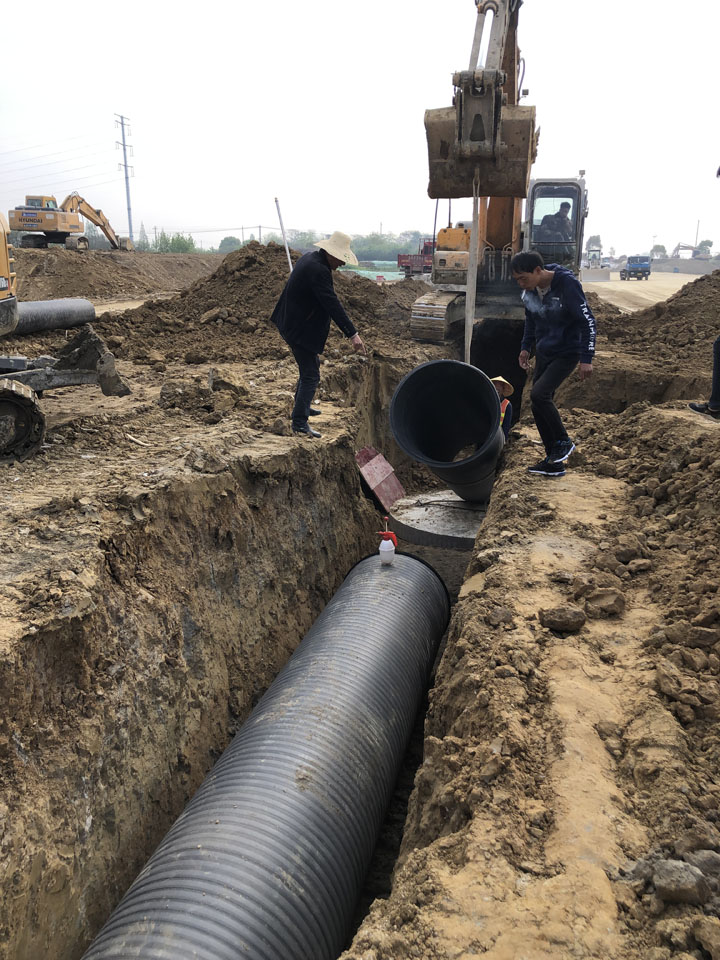 南京克拉管供應(yīng)商-施工現(xiàn)場二